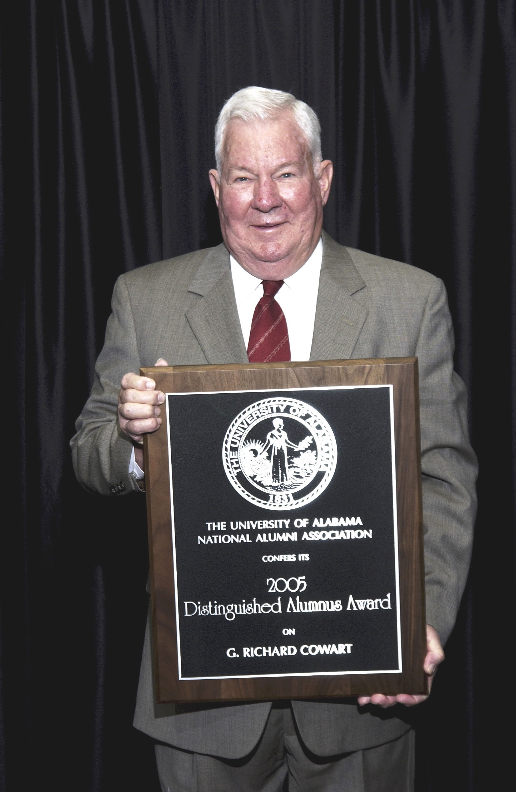 Cowart Receives UA's Distinguished Alumnus Award University of Alabama News