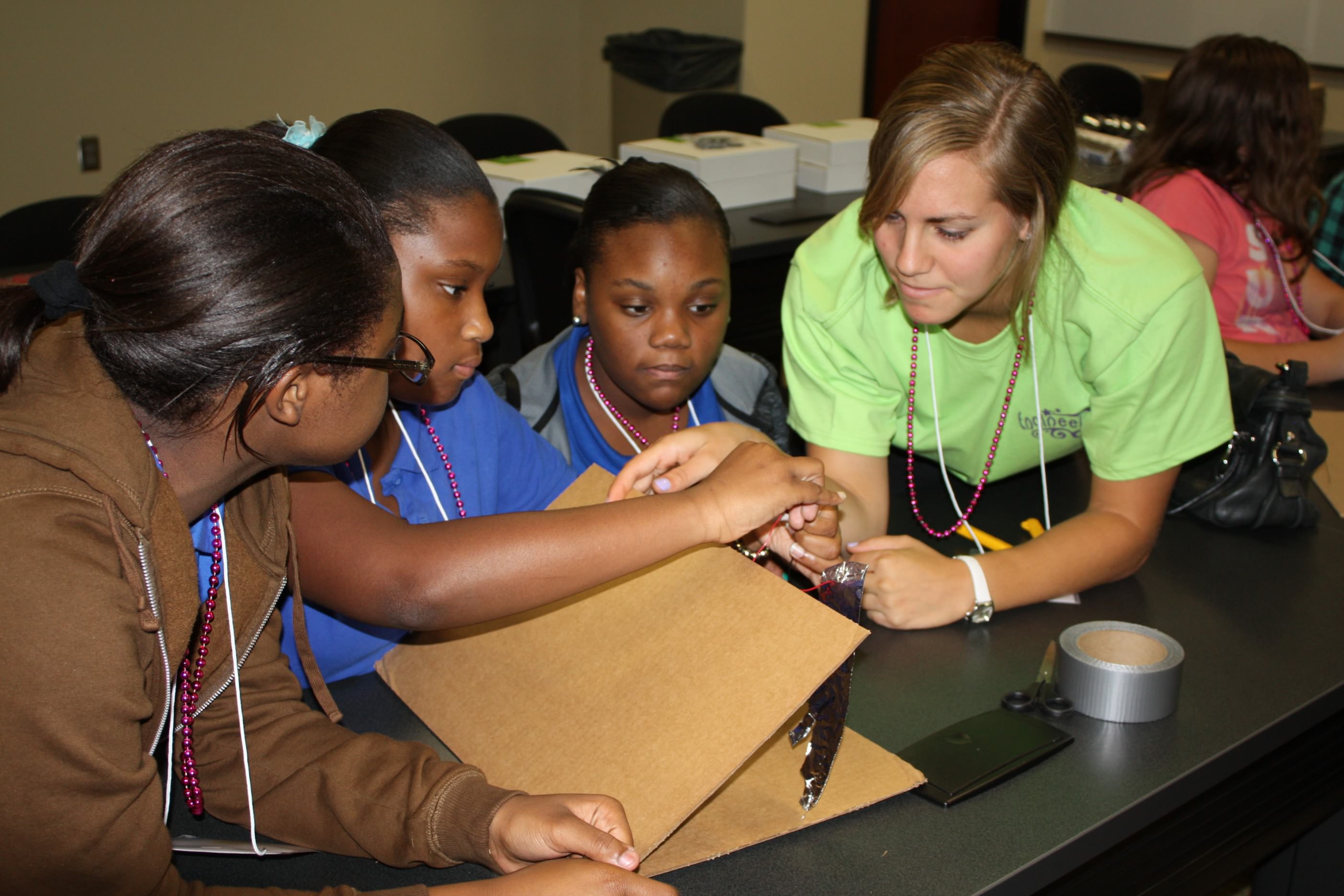 UA Women Engineers to Host Event for Middle School Girls