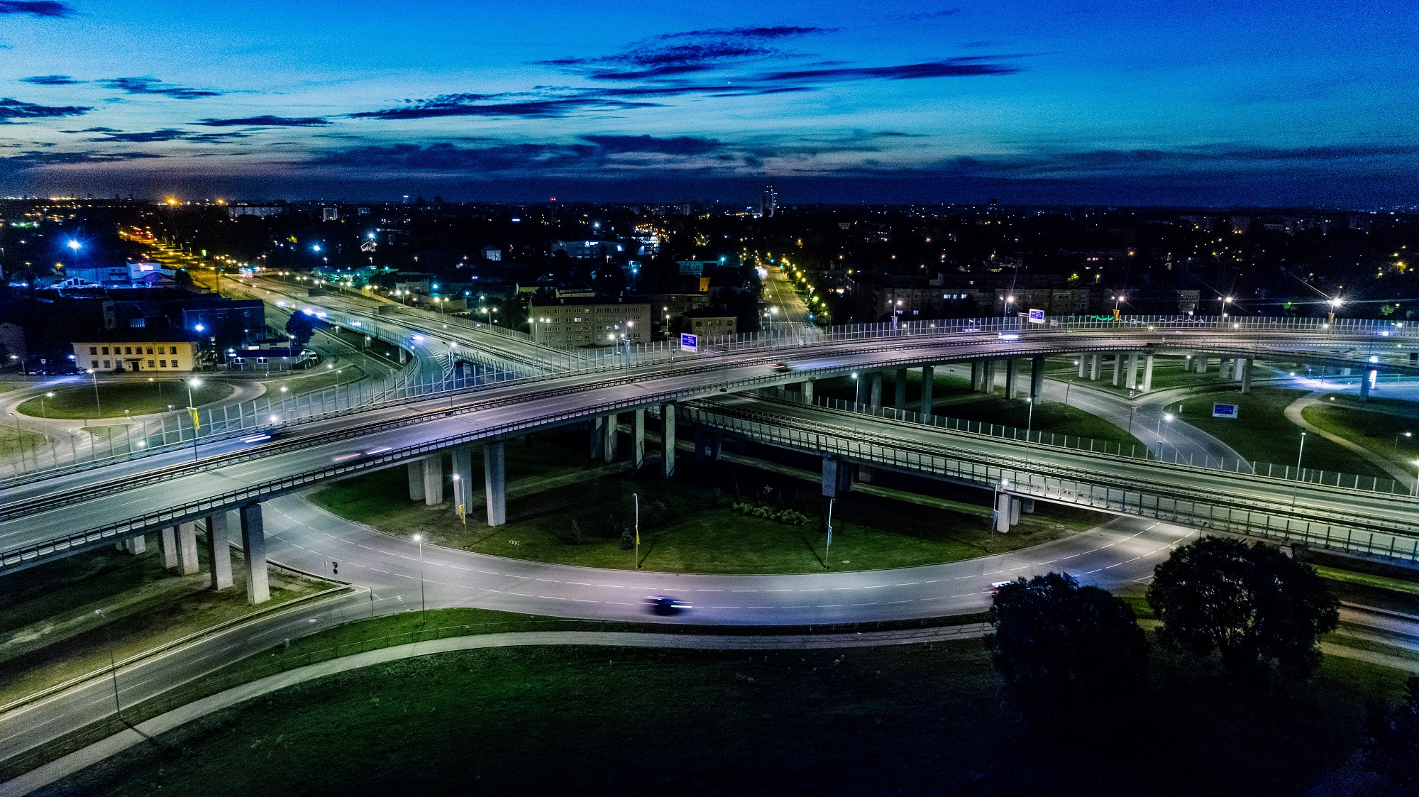An interstate and highway overpass and interchange in a city at night