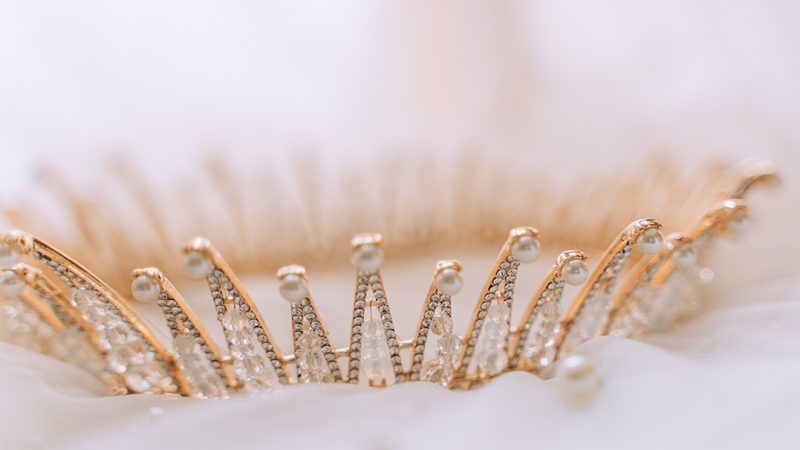 gold crown with pearls