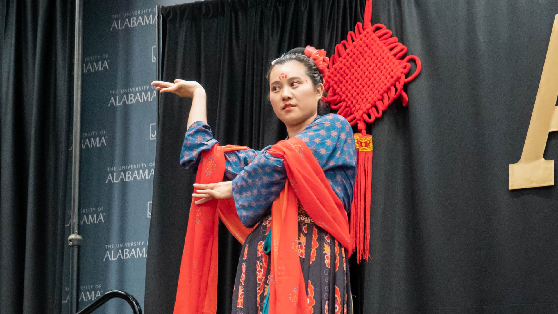 a dancer peforming traditional Chinese dance