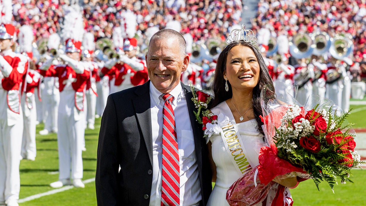 Mae Farmer and her father during halftime of the Arkansas game in 2023.