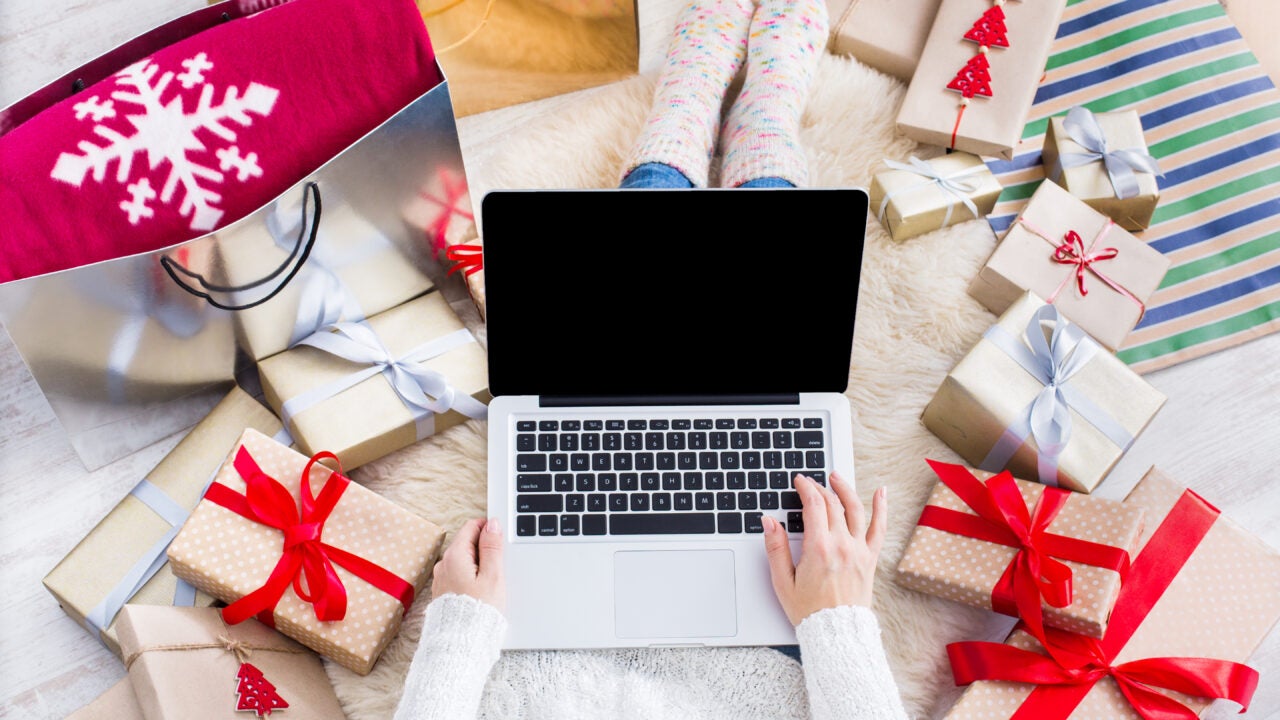 ‘Sleigh’ the Season with These Online Shopping Tips