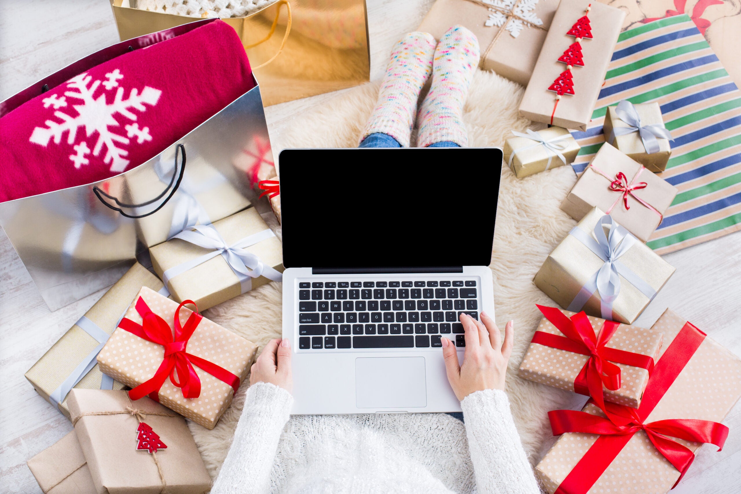 ‘Sleigh’ the Season with These Online Shopping Tips