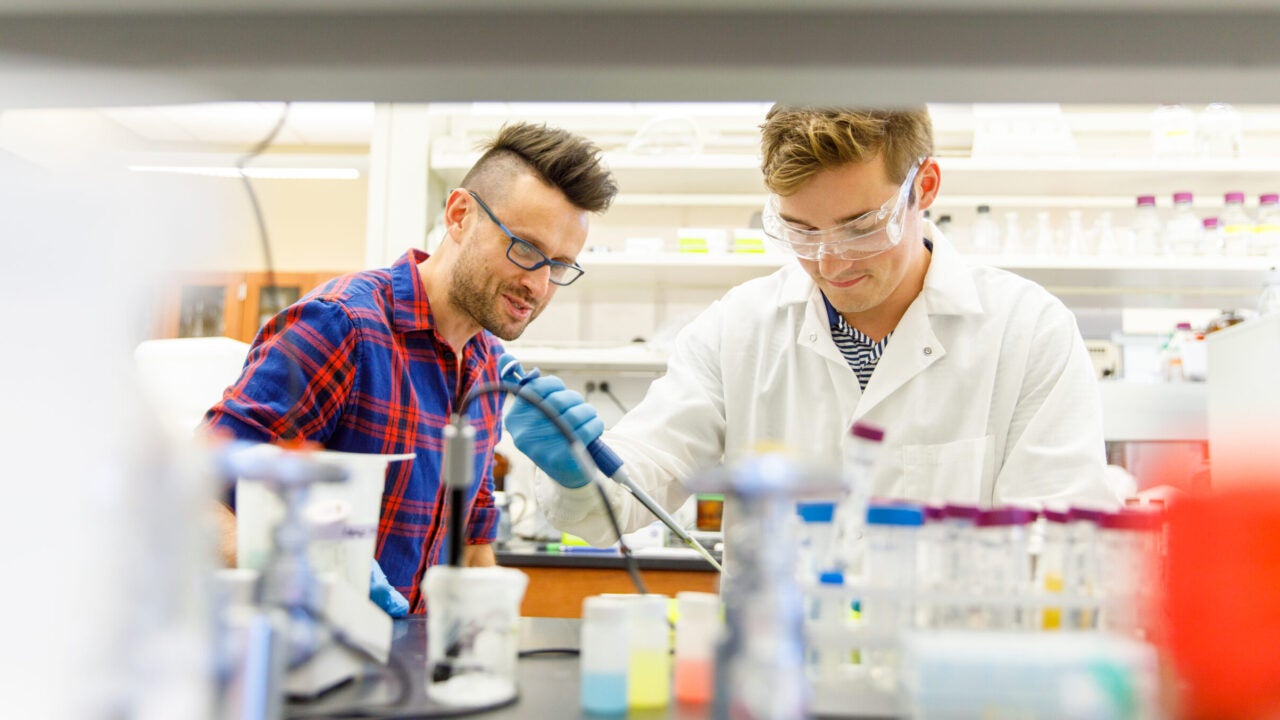 Dr. Lukasz Ciesla and a student work in a lab setting