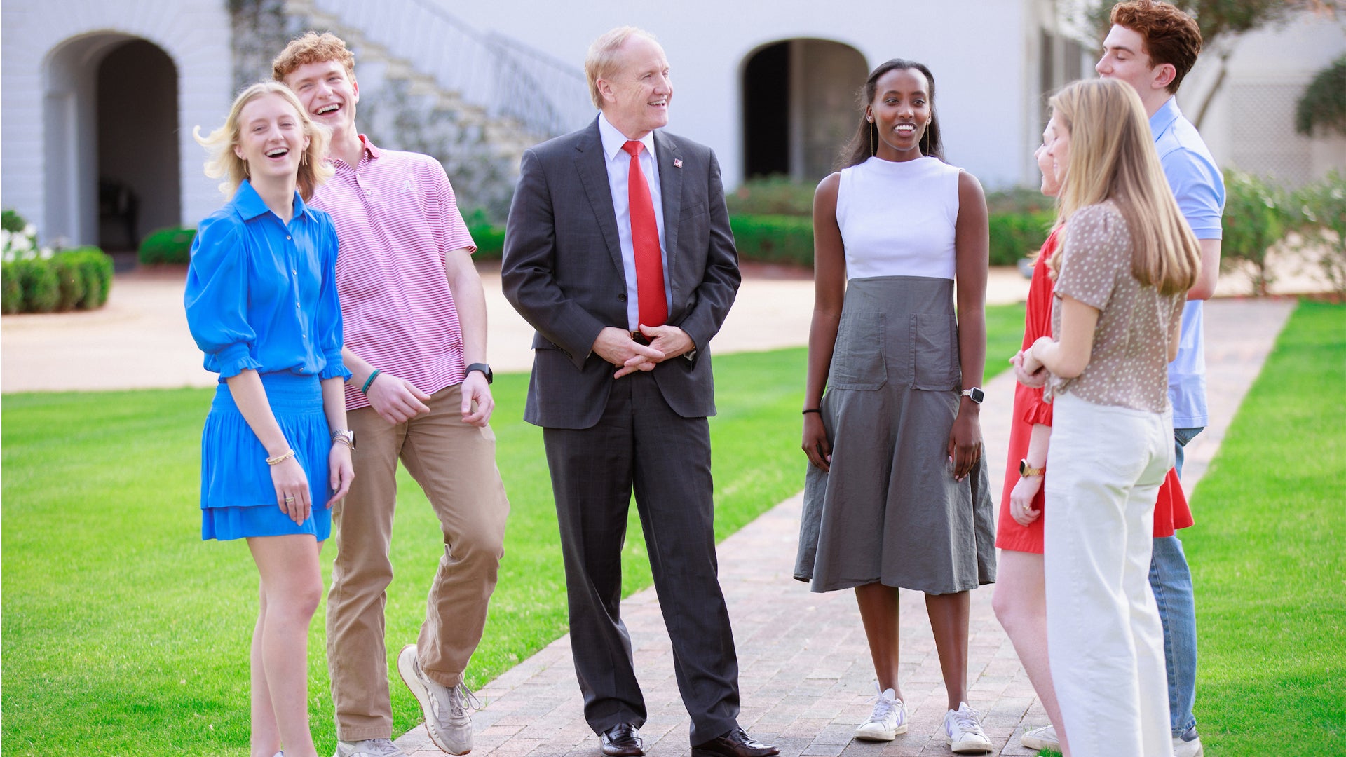 Stuart Bell talking with students