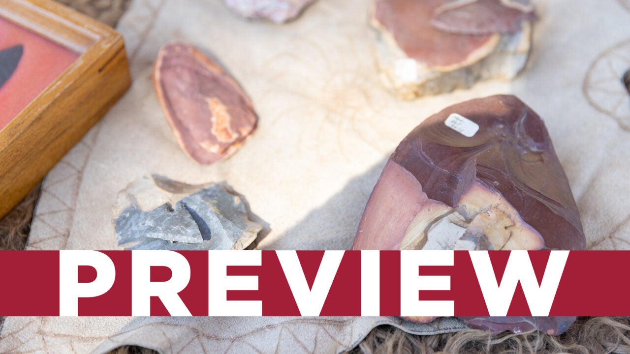 Several stone tools and arrowheads made from flintknapping